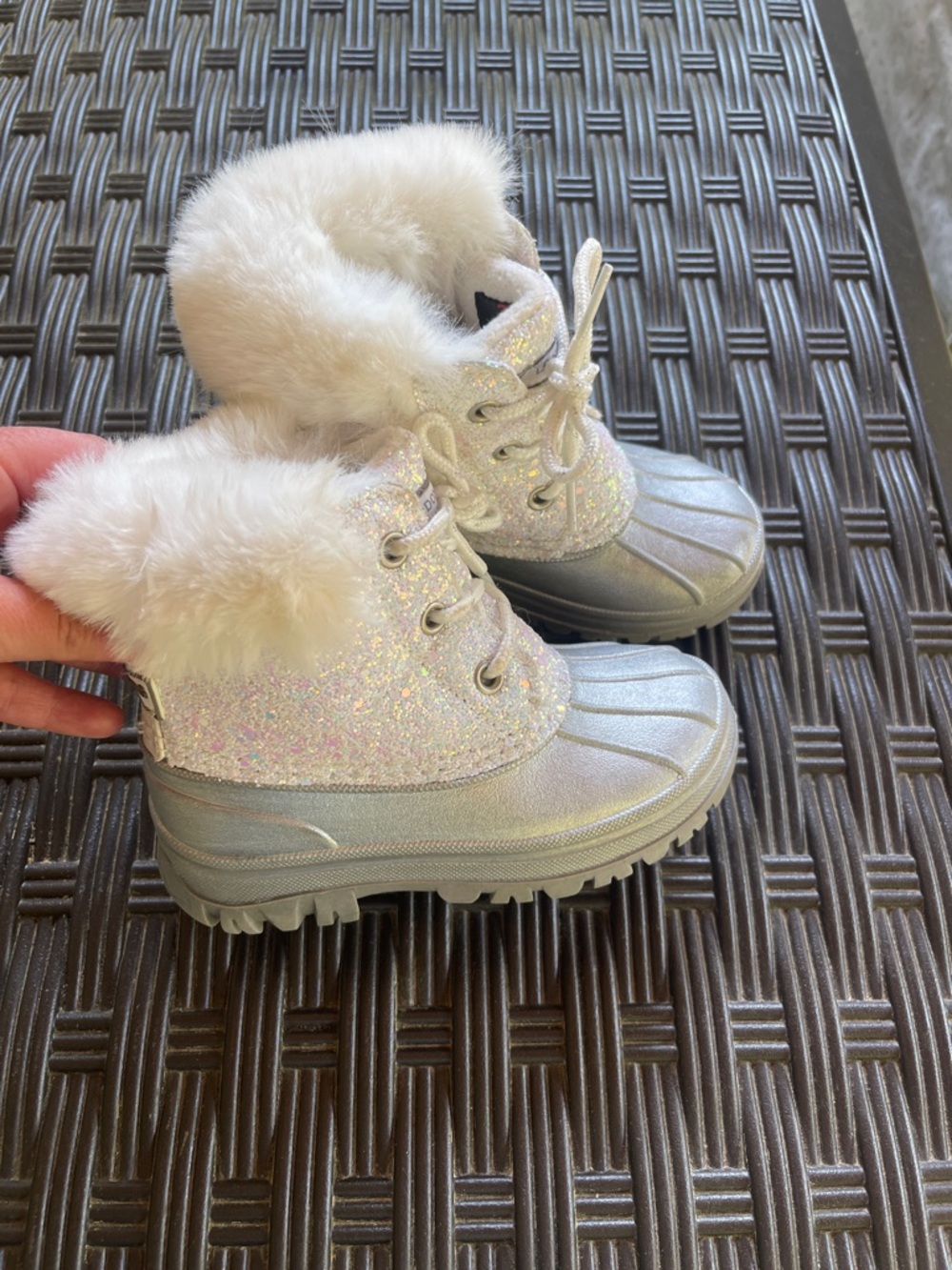 London Fog girls toddler size 10 insulated snow boots, glitter white and gray
